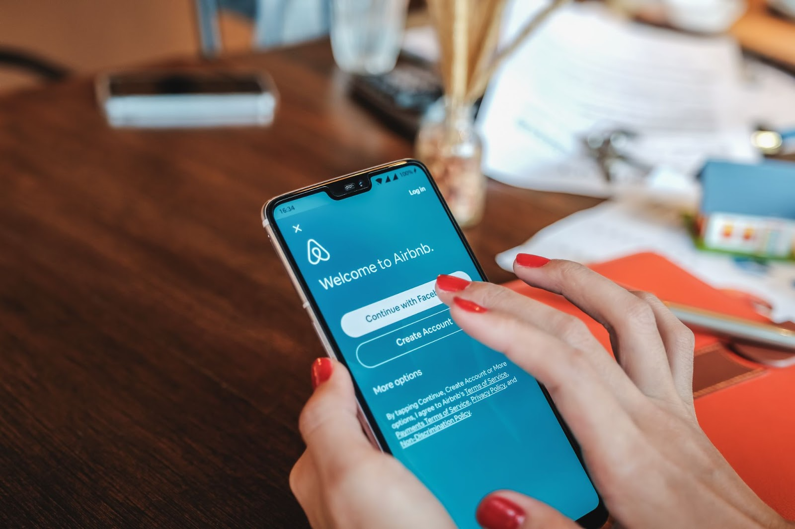 Person logging into the Airbnb app on a smartphone.