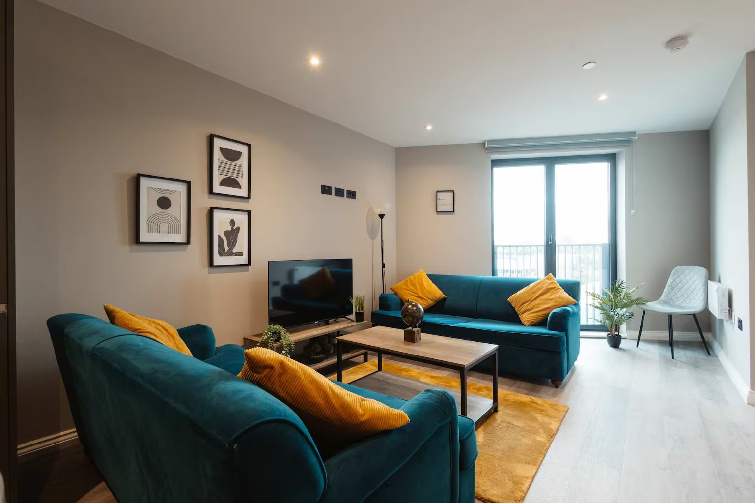 Modern Central Leeds 3 Bedroom Apartment